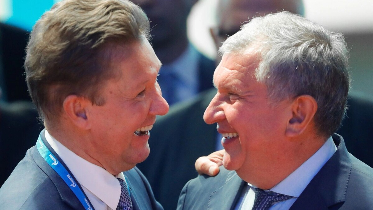 Заместитель председателя совета директоров, председатель правления ПАО «Газпром» Алексей Миллер и президент, председатель правления ОАО «НК „Роснефть“» Игорь Сечин (слева направо) больше не главные кормильцы бюджета РФ. Фото: Михаил Метцель, ТАСС