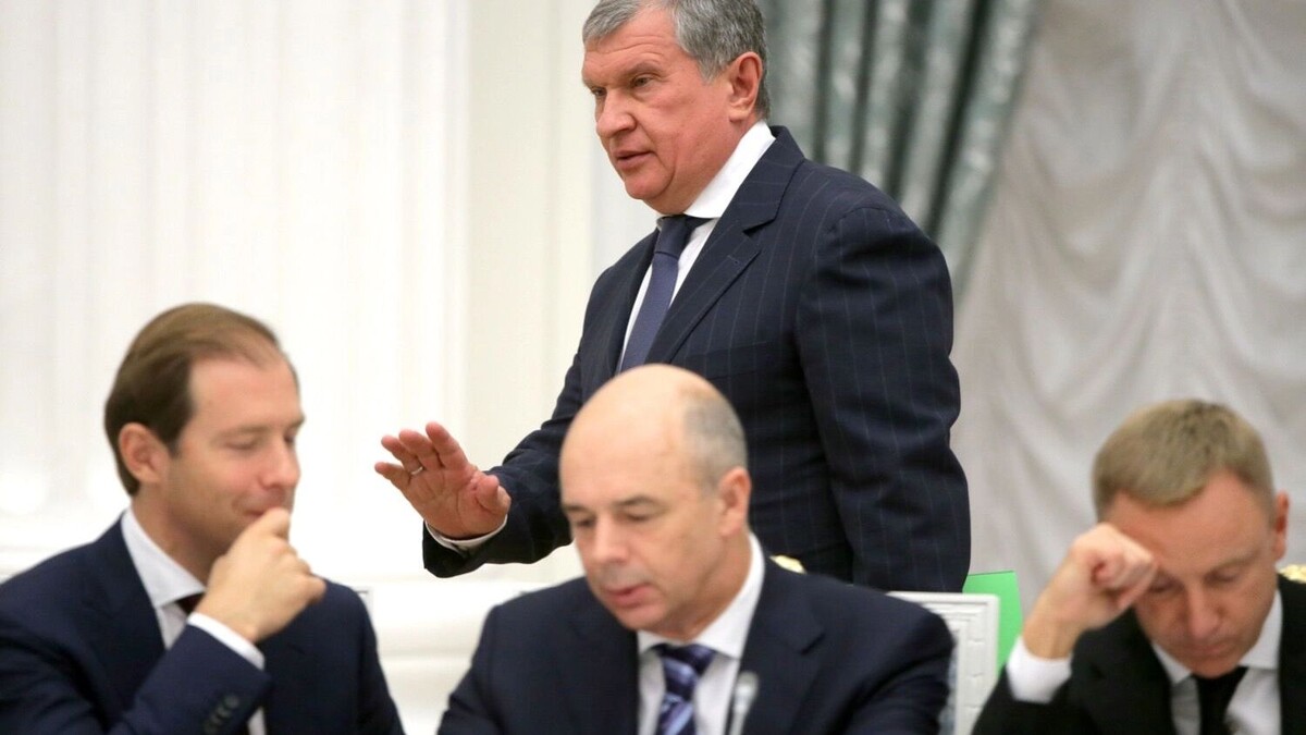 Страшный сон для Минфина: при нынешней конъюнктуре и текущих ценах на нефть казну-2025 экспортеры пополнят приблизительно на скромные 8,5 триллиона. Фото: Михаил Метцель. ТАСС