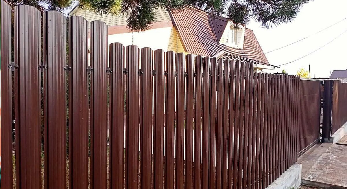 Забор из евроштакетника