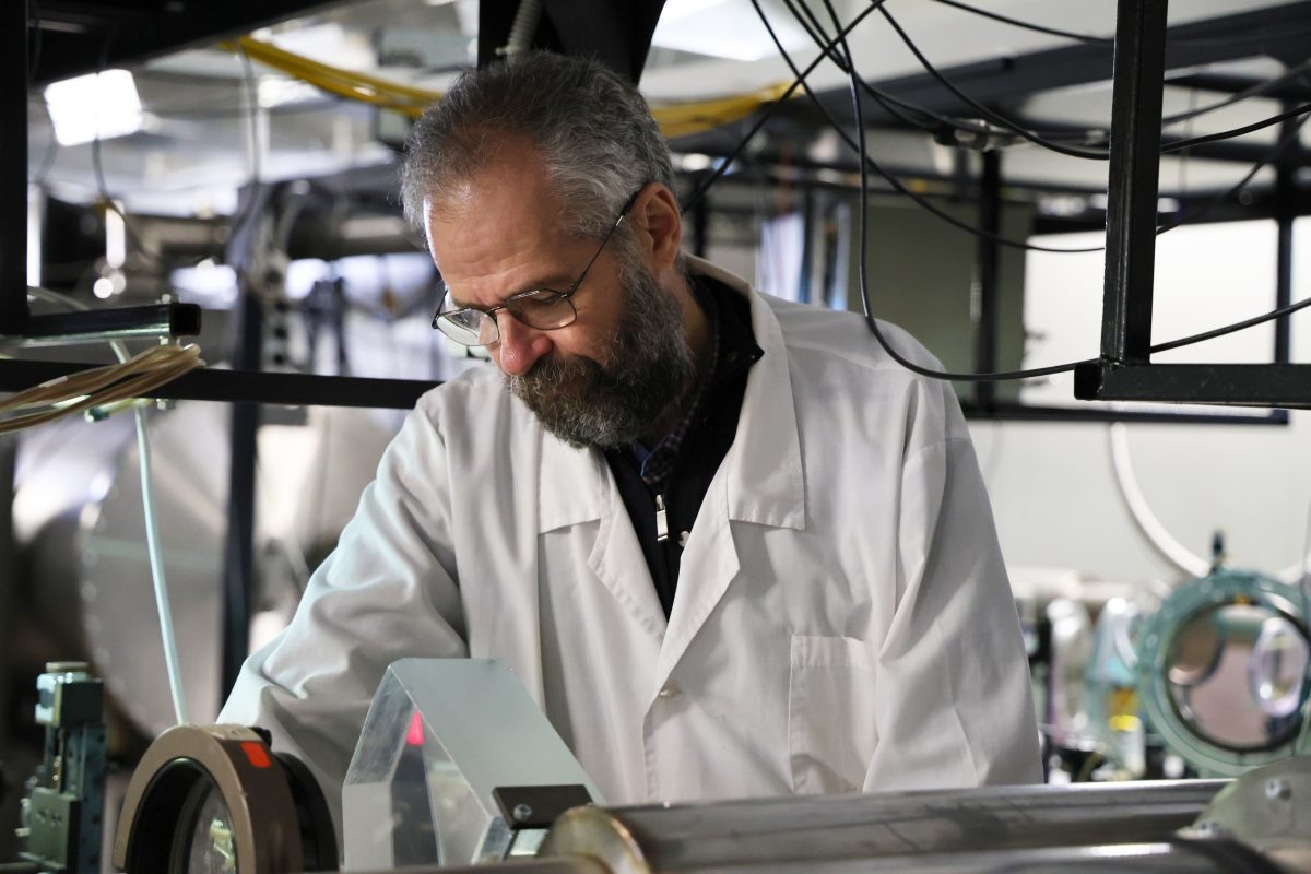    В этом году главному научному сотруднику ИПФ РАН Ефиму Хазанову исполняется 60 лет