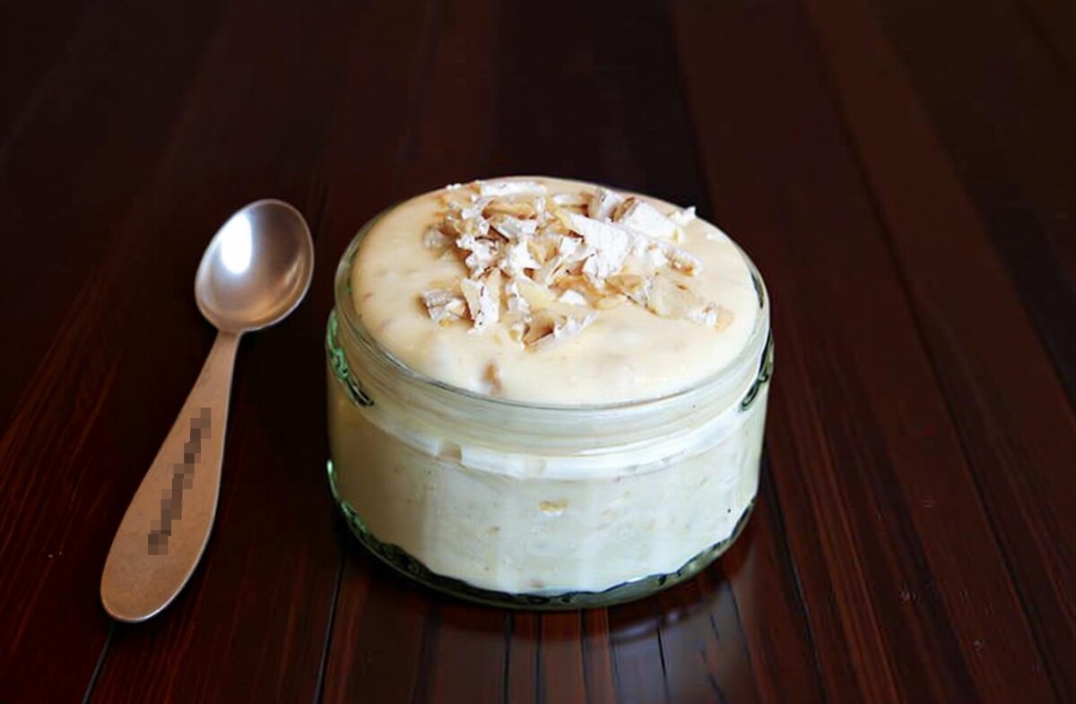 Меренговый десерт с карамелью