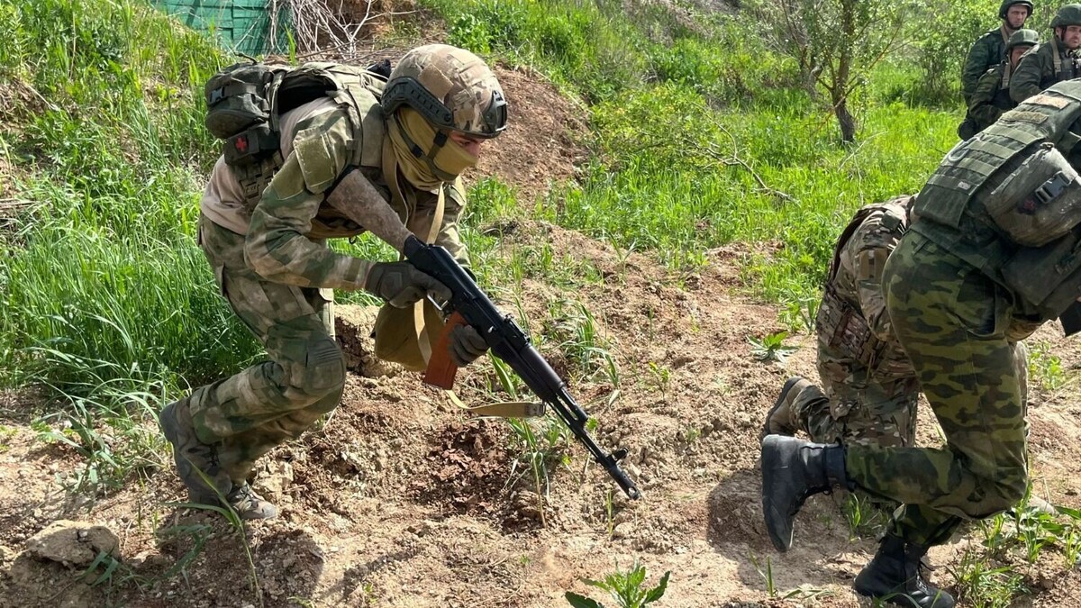 Вместо вуза — в армию: в зоне риска — 6,2 тыс. абитуриентов с низкими баллами. Фото: 1MI