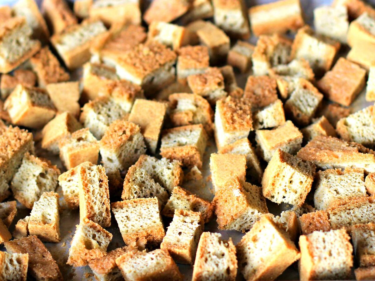    Многие задаются вопросом: почему хлеб покрывается плесенью, а сухари живут вечно? Давайте выясним. Источник изображения: healinggourmet.com