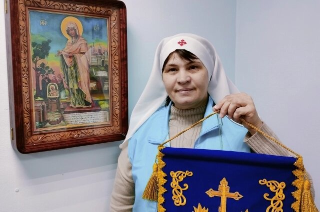    Медик состоит в православном сестричестве и руководит гуманитарным центром «Твори добро». Фото: Из личного архива/ Ирина Колычева