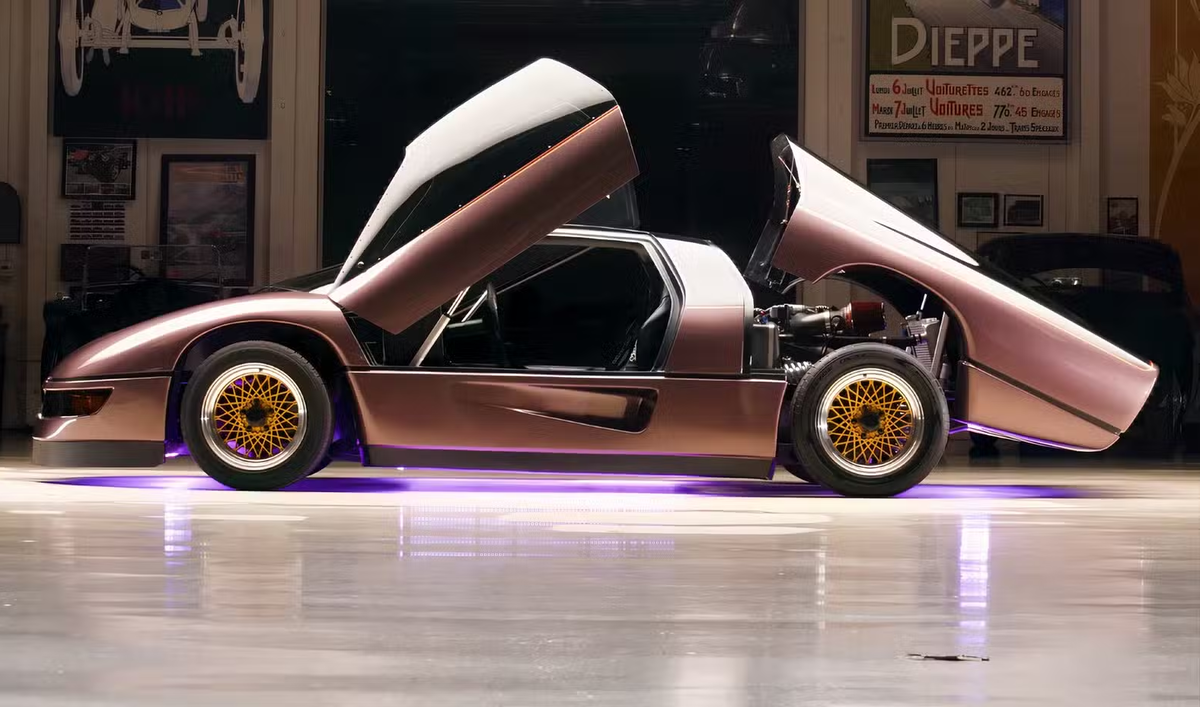 Доступ в салон и к моторному отсеку