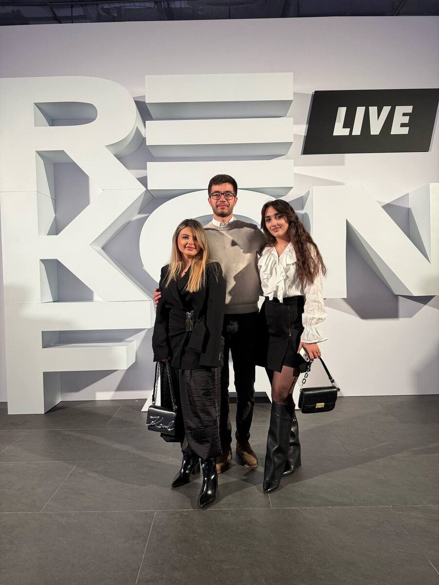 На конференции Digital Caramel представляли: коммерческий директор Диана Алейникова, генеральный директор Рач Хумалян и руководитель технического отдела Вартине Галоян