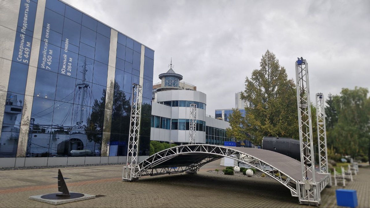 Главный музейный центр расположен на берегу Преголи по адресу Набережная Петра Великого, 1.