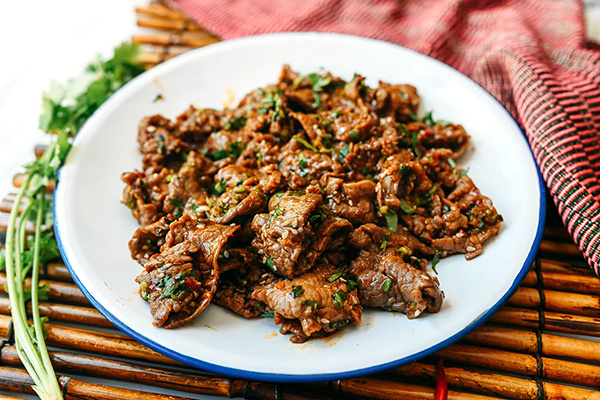 Пряный говяжий салат по-китайски: секрет текстуры