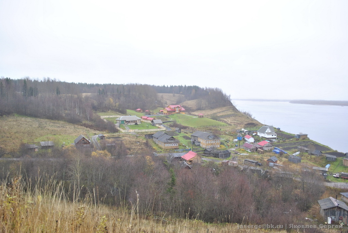 Район д. Боброво отличают высокие угоры, обрывистые берега Северной Двины