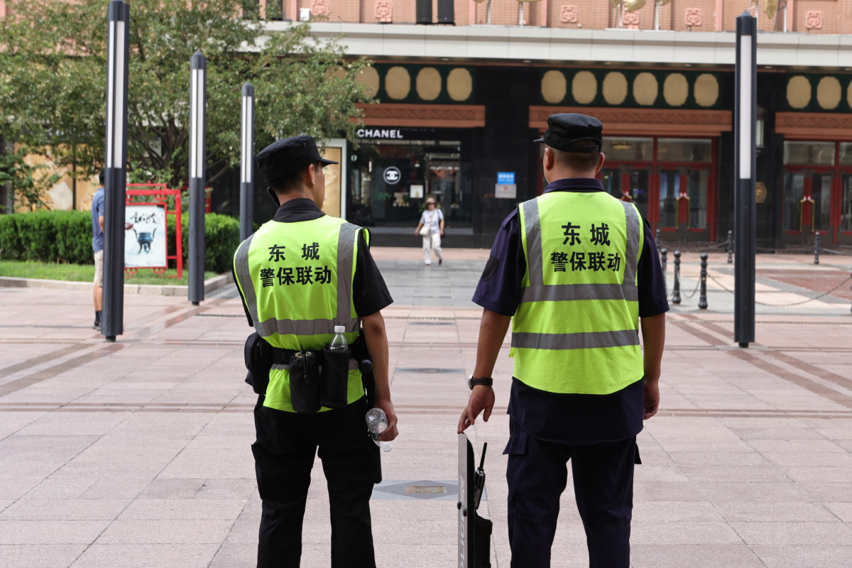 Полицейские, обыскавшие квартиру, где погибла Манъи, нашли страшную находку. Фото: Роман Наумов © URA.RU