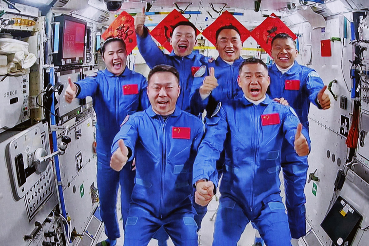 XINHUA / Jin Liwang / EPA / TASS📷Китайские астронавты с «Шэньчжоу-20»
