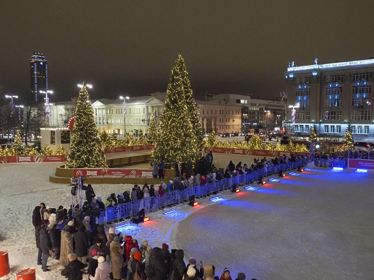 Каток на площади 1905 года откроют звезды фигурного катания.  Фото: ФедералПресс / Антон Федулов