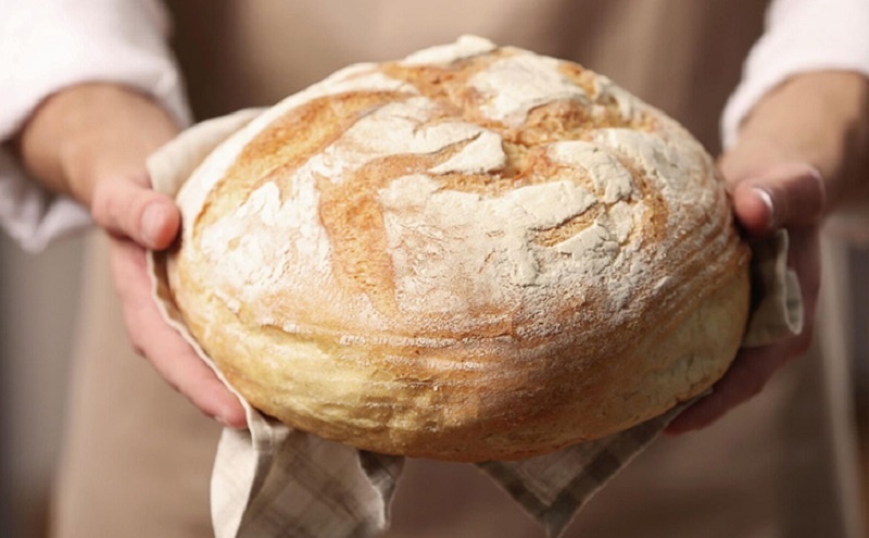 Домашний хлеб с хрустящей корочкой: семейная магия простых ингредиентов