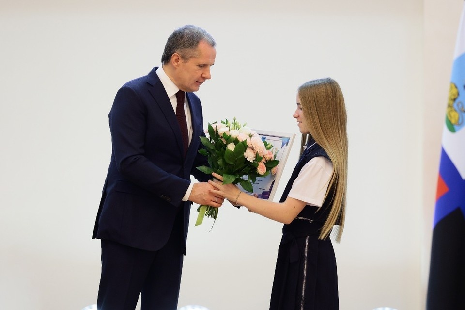    Белгородский губернатор вручил первые стипендии в номинации «Информационные технологии» пресс-служба губернатора и правительства Белгородской области