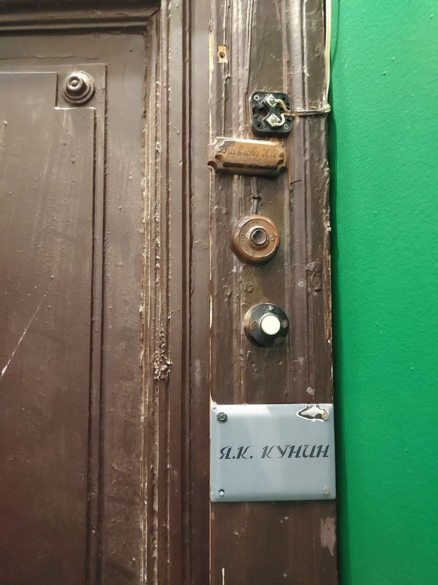 Коммуналки - это до сих пор реальность многих петербуржцев.