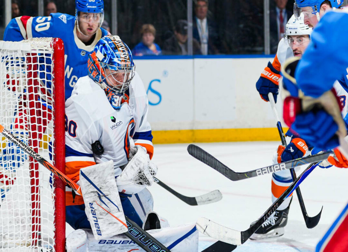     В США о Сорокине, прибавившем после смены тренера вратарей: выглядит по-настоящему мощно