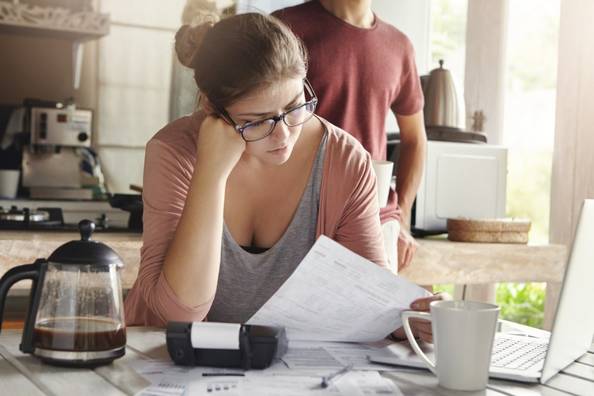 
Перед расприватизацией нужно погасить долги по ЖКХ и взносам на капремонт. Фото: @wayhomestudio, ru.freepik.com