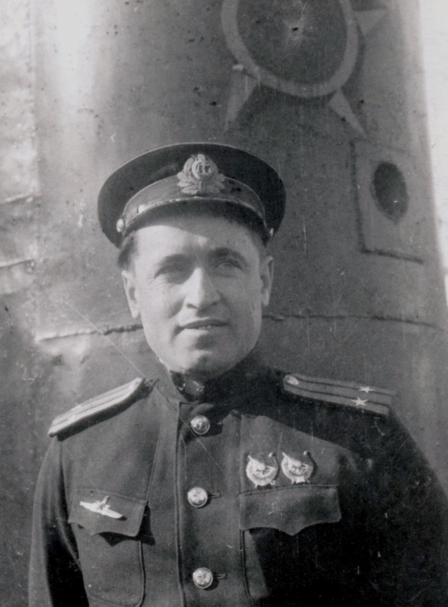 ЩЕДРИН ГРИГОРИЙ ИВАНОВИЧ — командир Краснознаменной подводной лодки «С-56» 2-го дивизиона отдельной Краснознаменной бригады подводных лодок Северного флота, капитан II ранга