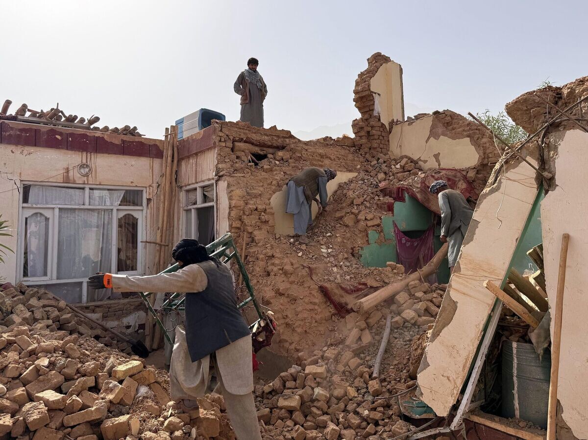     Последствия землетрясения на севере Афганистана© AP Photo / Sirat Noori