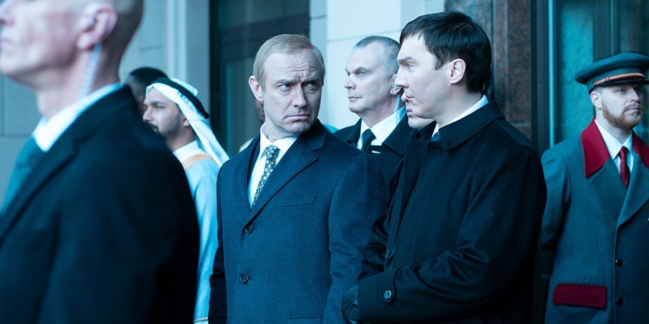    Фото: кадр из фильма "Кремлевский волшебник"; режиссер – Оливье Ассайас; производство – киностудия Gaumont