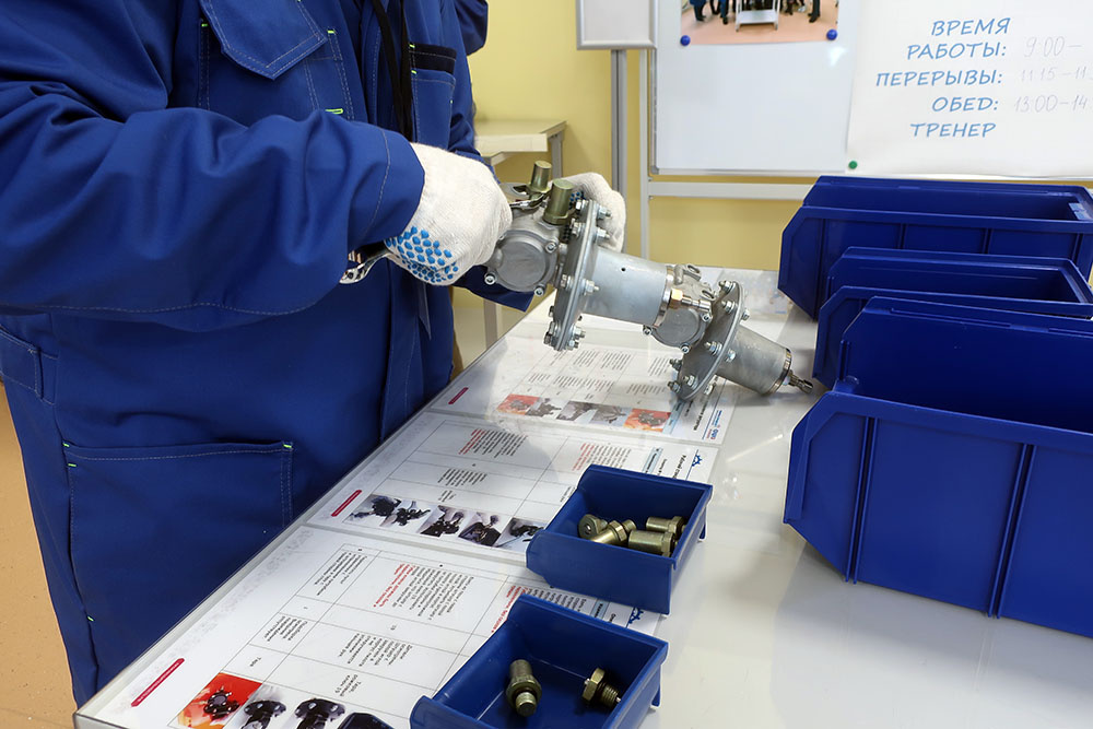    Студенты Лесотехнического техникума на "Фабрике процессов". Фото: "Республика" / Наталья Овсянникова