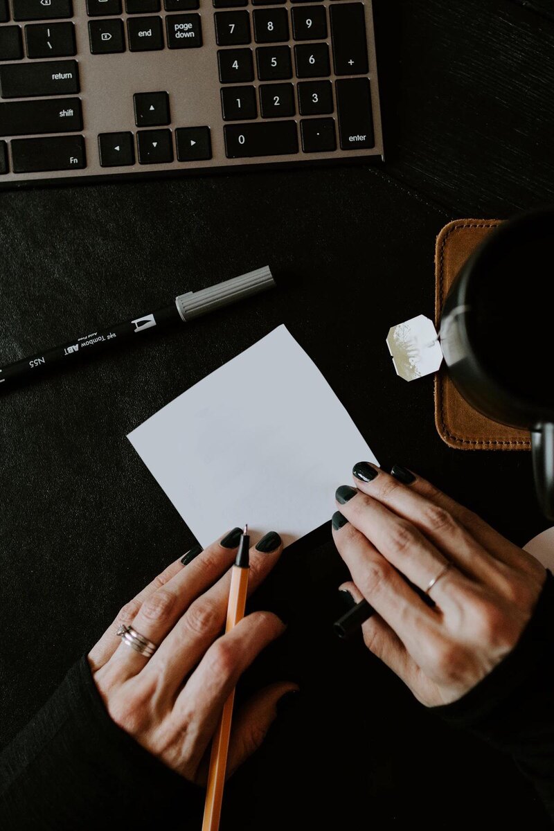 Kelly Sikkema / Unsplash📷Идея техники в том, чтобы системно собрать плюсы, минусы и скрытые издержки каждого сценария, вместо того чтобы доверяться только эмоциям