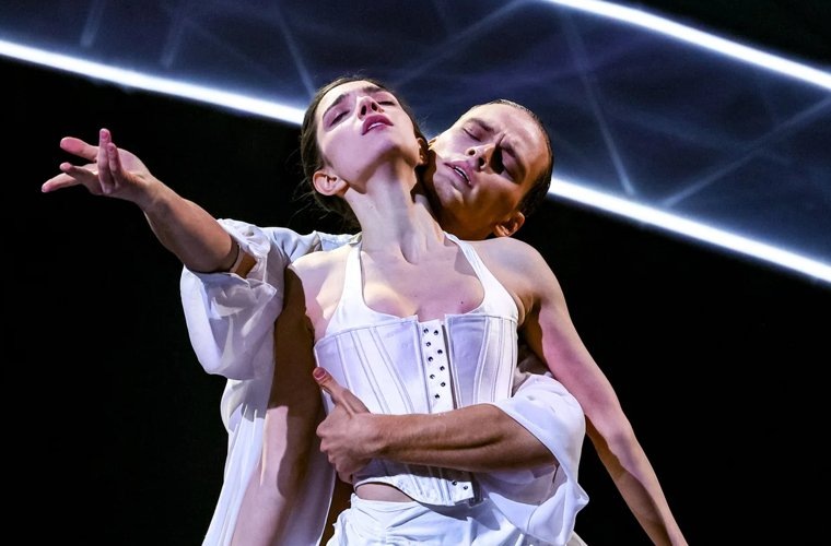     Медведева и Гайнутдинов познакомились на шоу «Танцы со звездами»