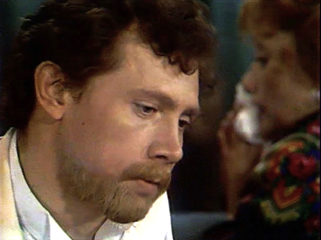 Кадр из телевизионной версии спектакля "Женитьба Белугина" (1978)