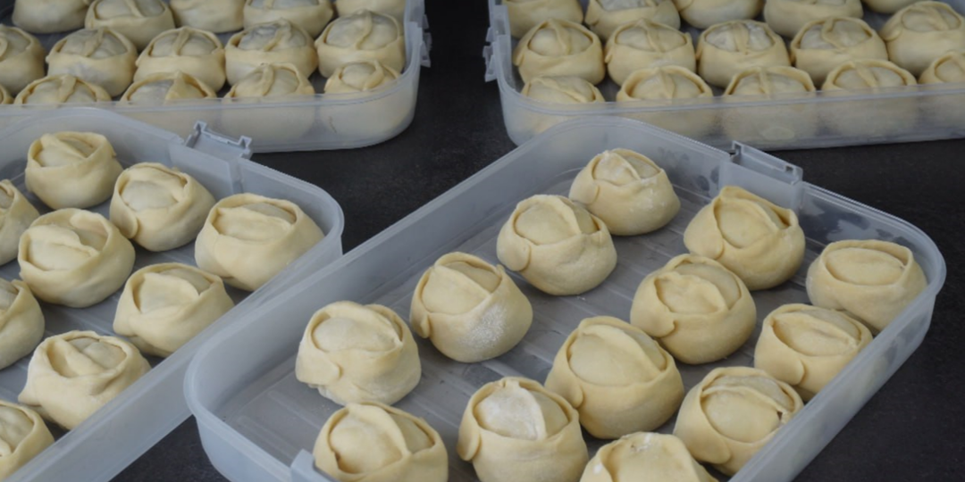 Готовлю манты сразу на месяц. Если МАНТЫ, то только так и никак иначе. Идеальное тесто на ледяной воде.