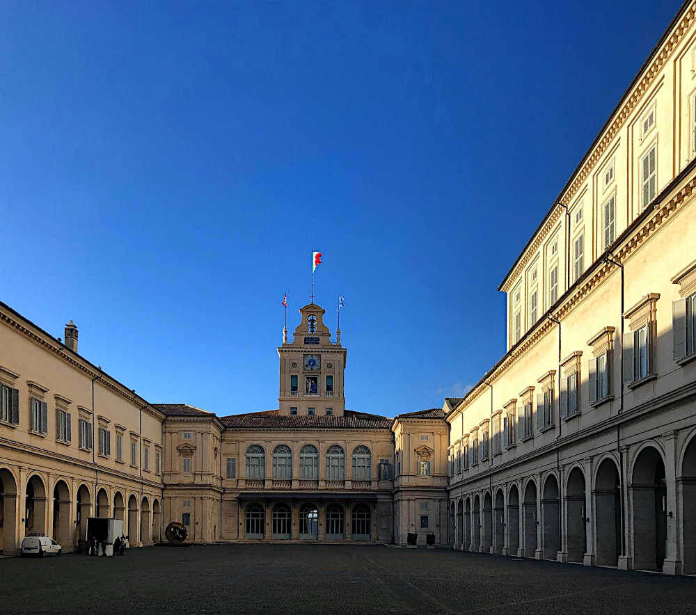 Двор Почета Квиринальского дворца