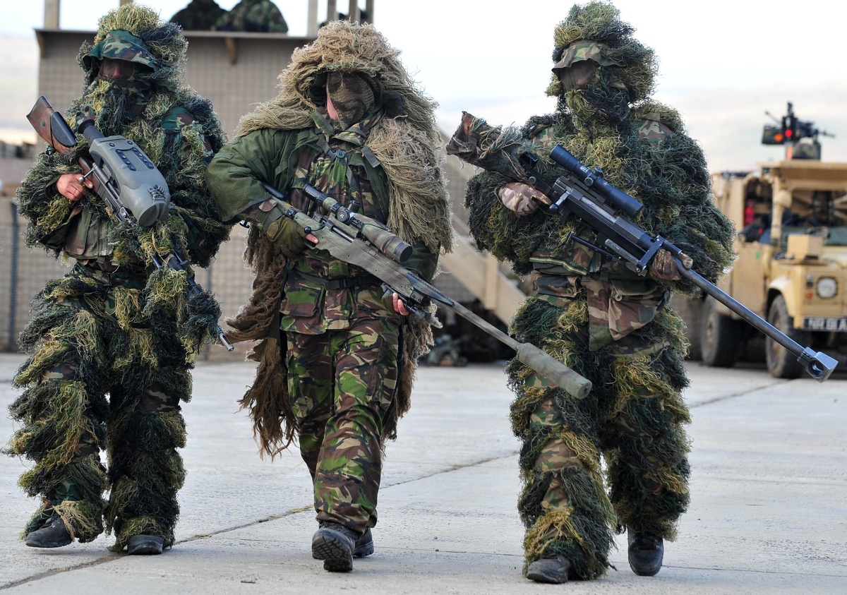 Известный снимок суровых "людей-кустов". (Великобритания и Франция; автор фото Bill Jamieson, OGL v1.0)