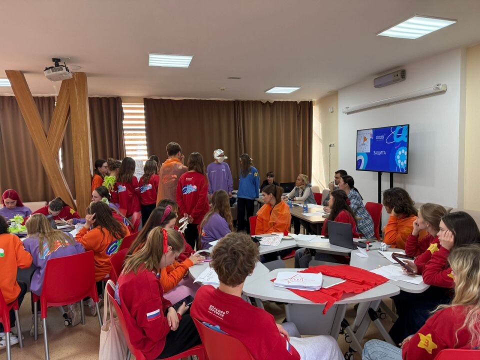    Лекция о сохранении снежного барса в "Артеке". Источник: altayirbis.ru