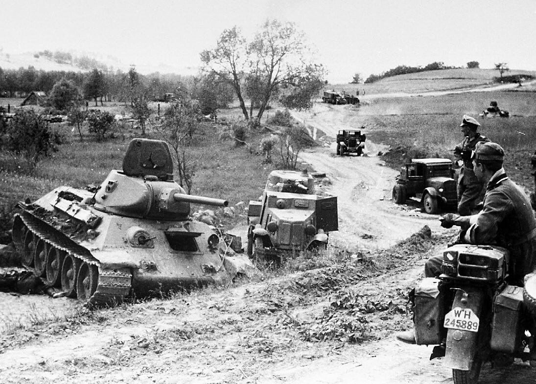 Т-34/76 и БА-10 в районе "стального" треугольника Дубно-Луцк-Броды