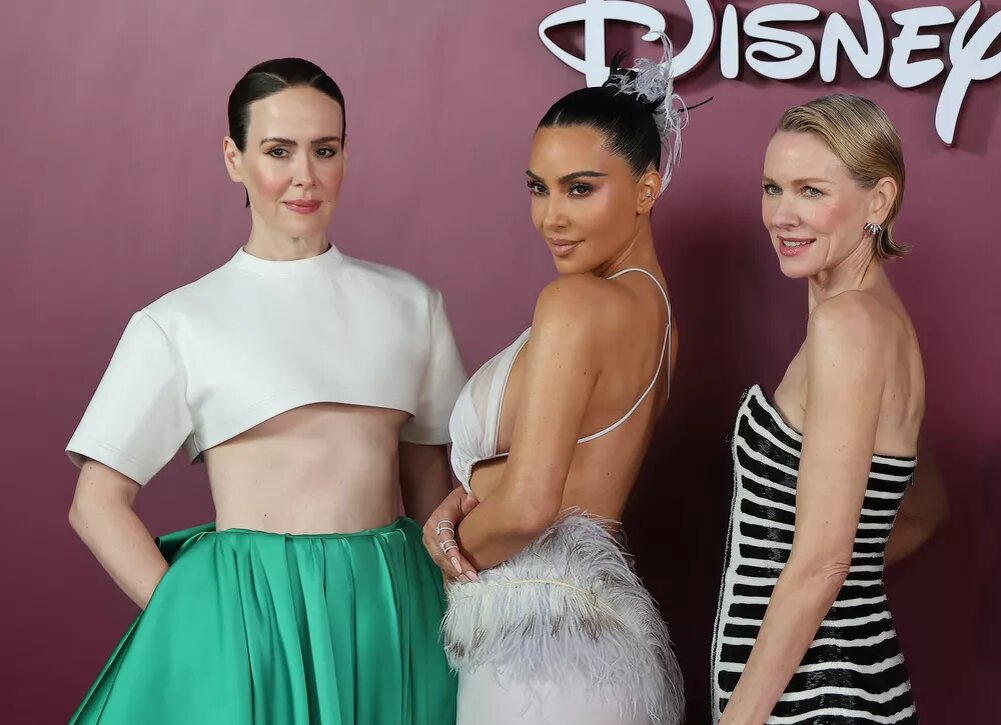    Ким Кардашьян, Наоми Уоттс и Сара Полсон на премьере сериала "Все честно" в Бразилии