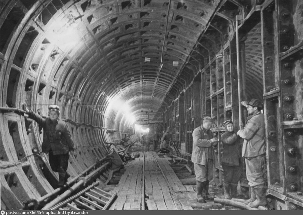 Строительство станции Парк Победы. Фото с сайта pastvu.com