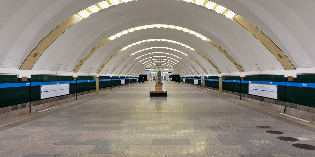 Московско-Петроградская линия Петербургского метро. Линия первых горизонтальных лифтов и юбилейной станции.