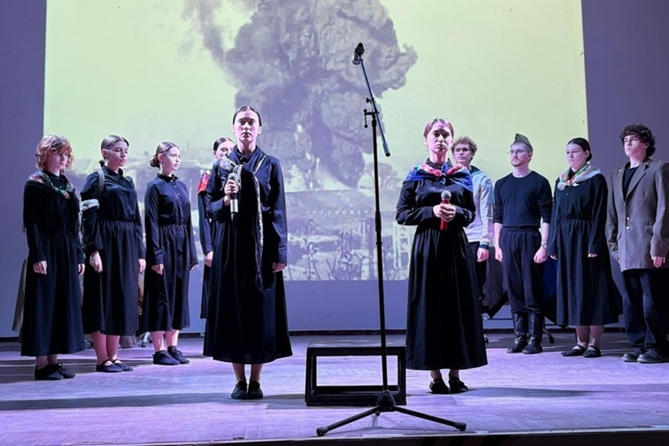    Студенческий театр из Мариуполя представил спектакль в Ленинградской области. Фото: Администрация Мариуполя