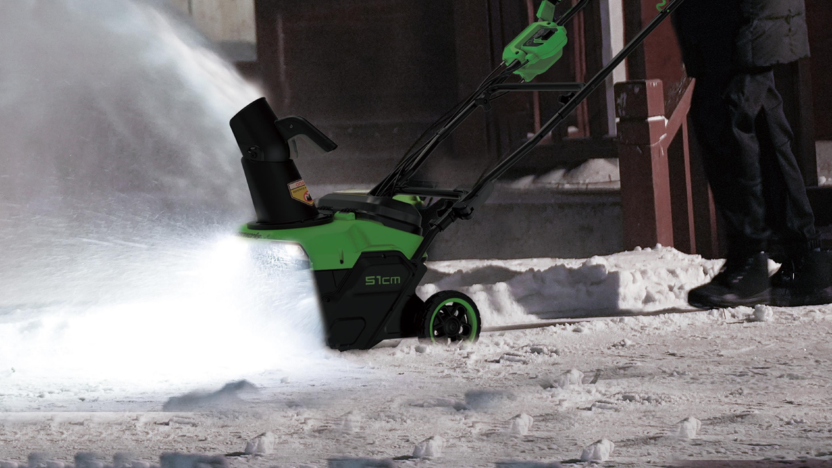 Модель GD40STX2 пришла на смену популярной GD40ST, и разница — колоссальная. Инженеры не просто улучшили старую модель, а переосмыслили подход к уборке снега.                                      Больше мощность
Стальной шнек
Слот на 2 батареи с автопереключением
