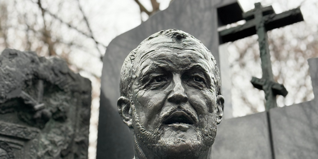 Могила "Вора в законе" Вячеслава Иванькова, известного в криминальном мире как Япончик