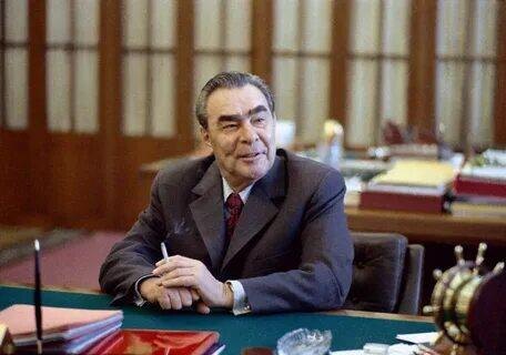 10 ноября 1982 года умер крупнейший большевик-ленинец, многолетний руководитель нашей страны Леонид Ильич Брежнев. Ни 10-го, ни 11-го ноября 2025 года "Новая" Россия об этом не вспомнила. Стыдно. ("При Брежневе" в нашей стране было построено государством и БЕСПЛАТНО роздано трудящимся почти 170 000 000 квартир.)
