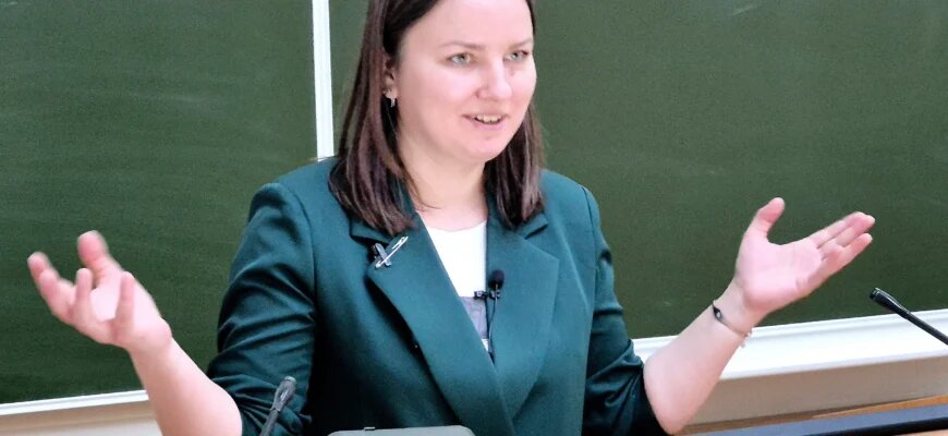 Мария Митина — специалист по SMM-продвижению в сфере культуры, основательница проекта The Art of Opera и создательница проекта «Оперные новости». 