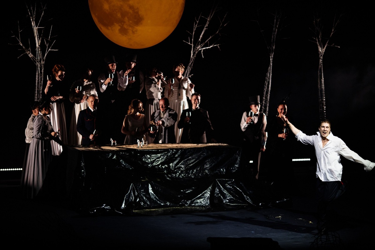    Спектакль "Горе от ума". / Фото: Чувашский ТЮЗ им. М. Сеспеля