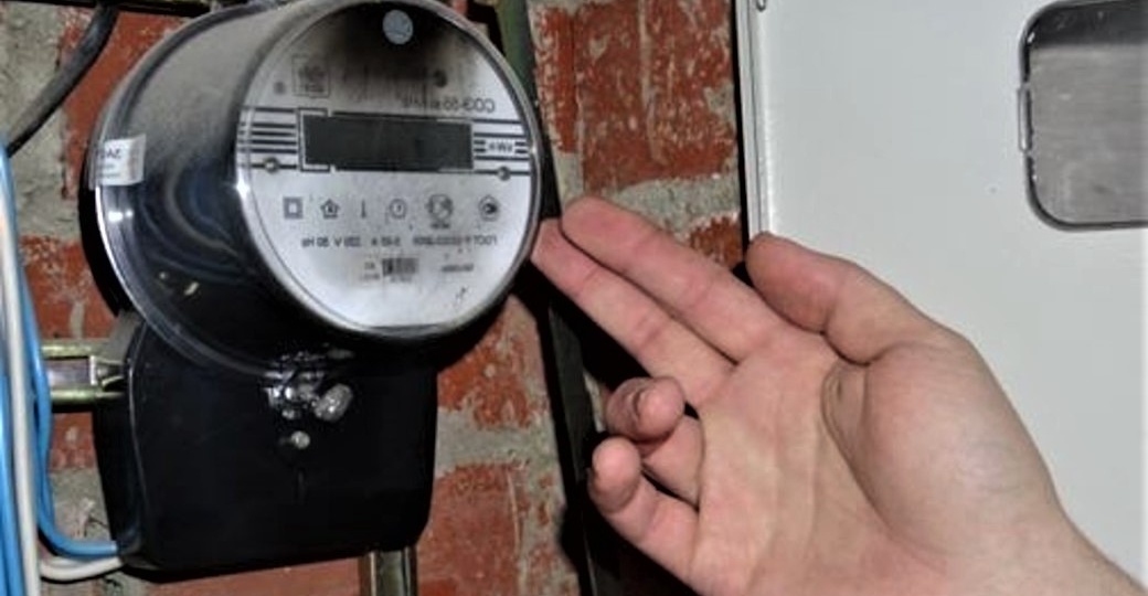 Сосед поставил ветряк из старых барабанов стиральных машин: интенет смеется, а счетчик почти не крутится