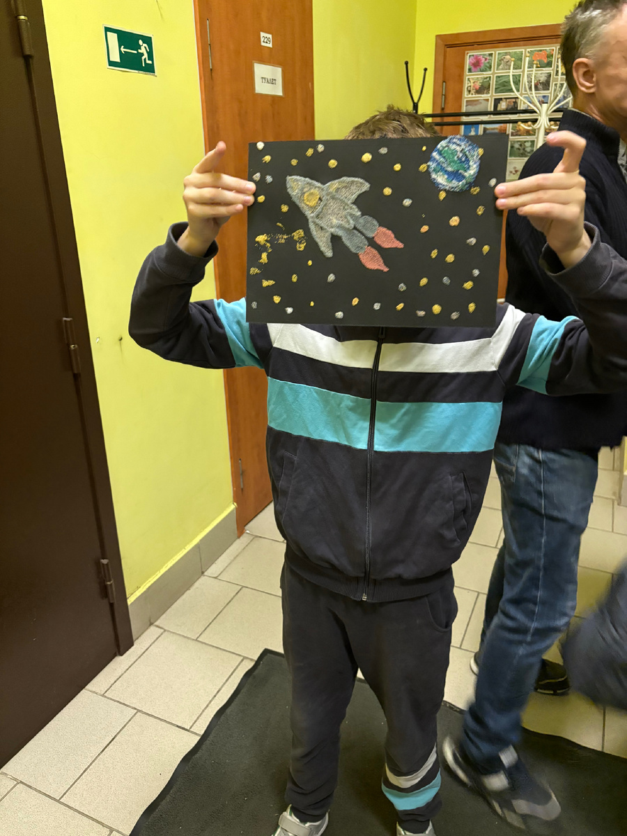 Даже любопытный дяденька немного вошел в кадр 