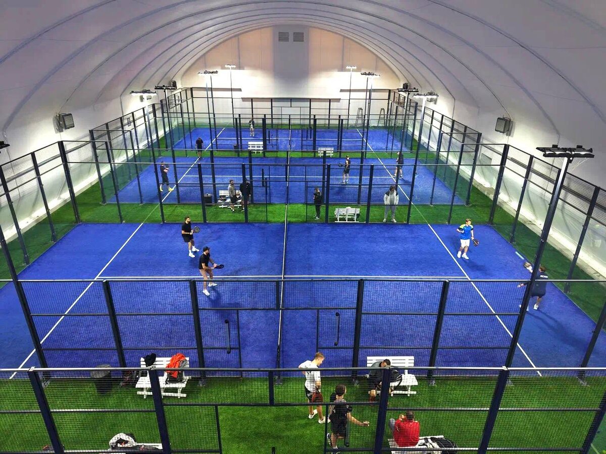 ангар под падел-теннис от Армадатент