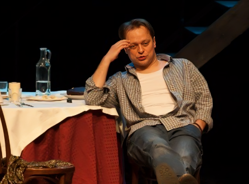 Анатолий в театре