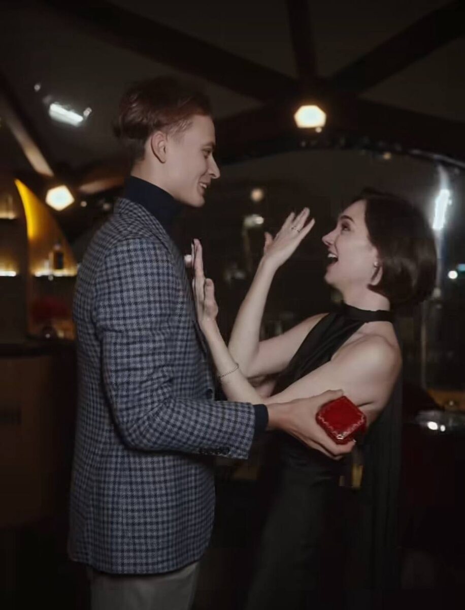 Помолвка Медведевой и Гайнутдинова. Кадр из видео