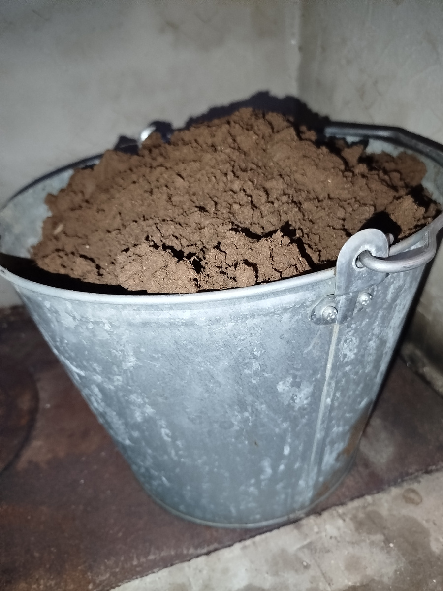 Печь ещё не топится.