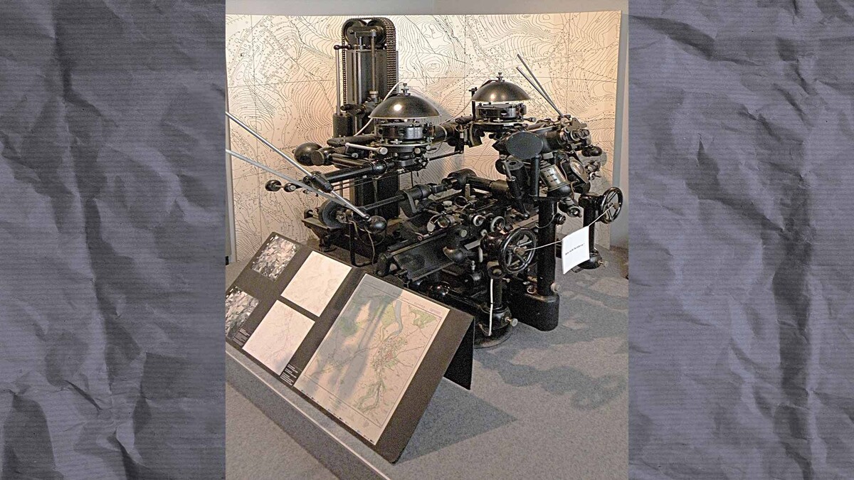 Стереокомпаратор Пульфриха — устройство для измерения положения объектов. Прибор использовали для измерения снимков звёздного неба и высот кратеров на Луне