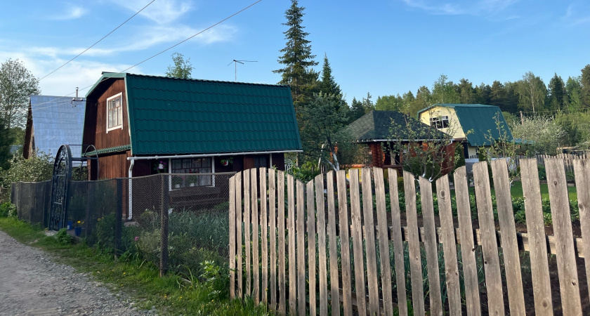    Почему в США нет заборов, а в домах ставят входные стеклянные двери. У нас до сих пор строят крепости